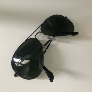 BLACK POLARIZED RAYBAN AVIATORS